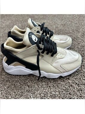 Nike Air Huarache “By You” Custom – Gold/Black – Like New – Size 8